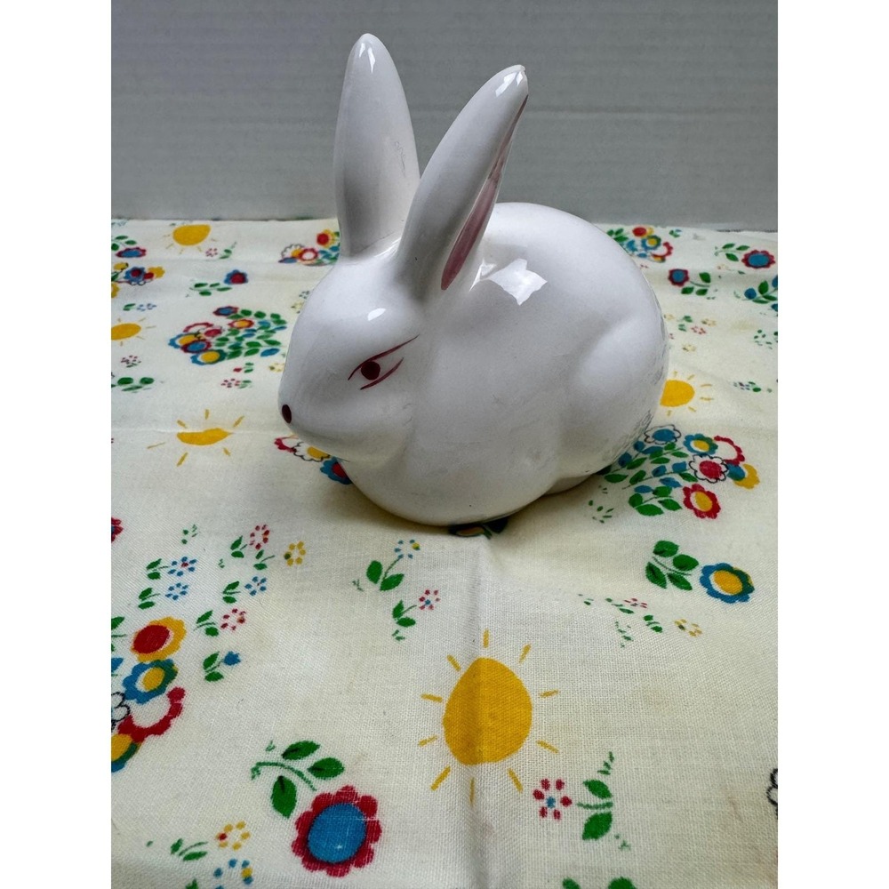 VTG White Ceramic Rabbit Figurine Cotton Tail Bunny Cotton Ball Dispenser Easter